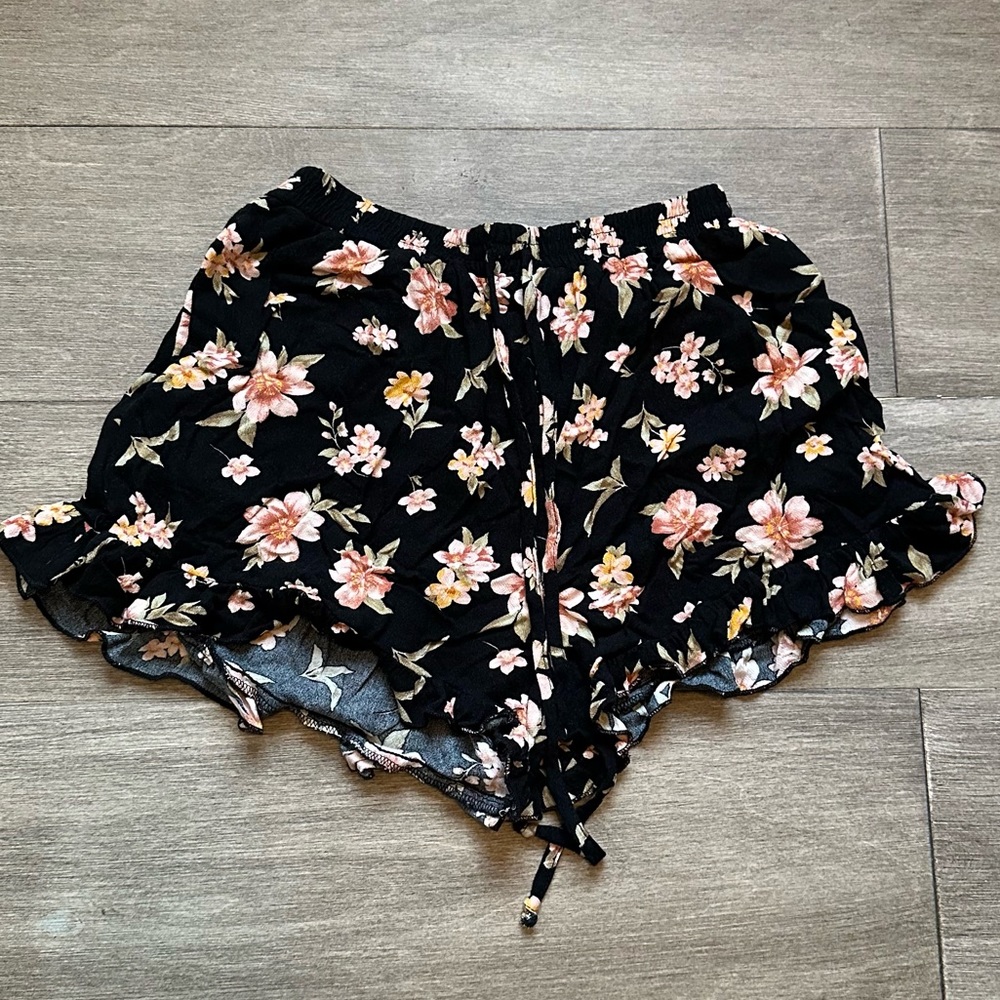 AE Floral Shorts - Picture 2 of 5
